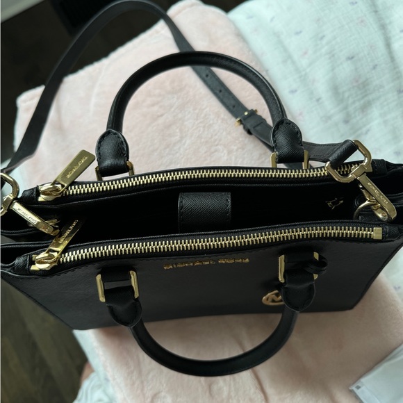 MICHAEL KORS PURSE - Picture 6 of 9